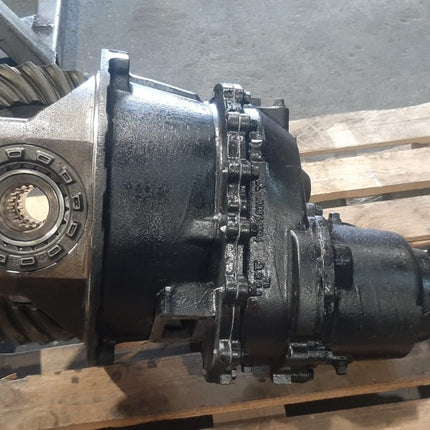 FRONT DIFF HEAD 5.57 D10 DIFF NORMALLY COMES WITHOUT YOKE. CAN BE SUPPLIED IF NEEDED