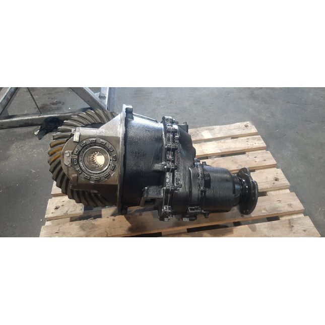 FRONT DIFF HEAD 5.57 D10 DIFF NORMALLY COMES WITHOUT YOKE. CAN BE SUPPLIED IF NEEDED